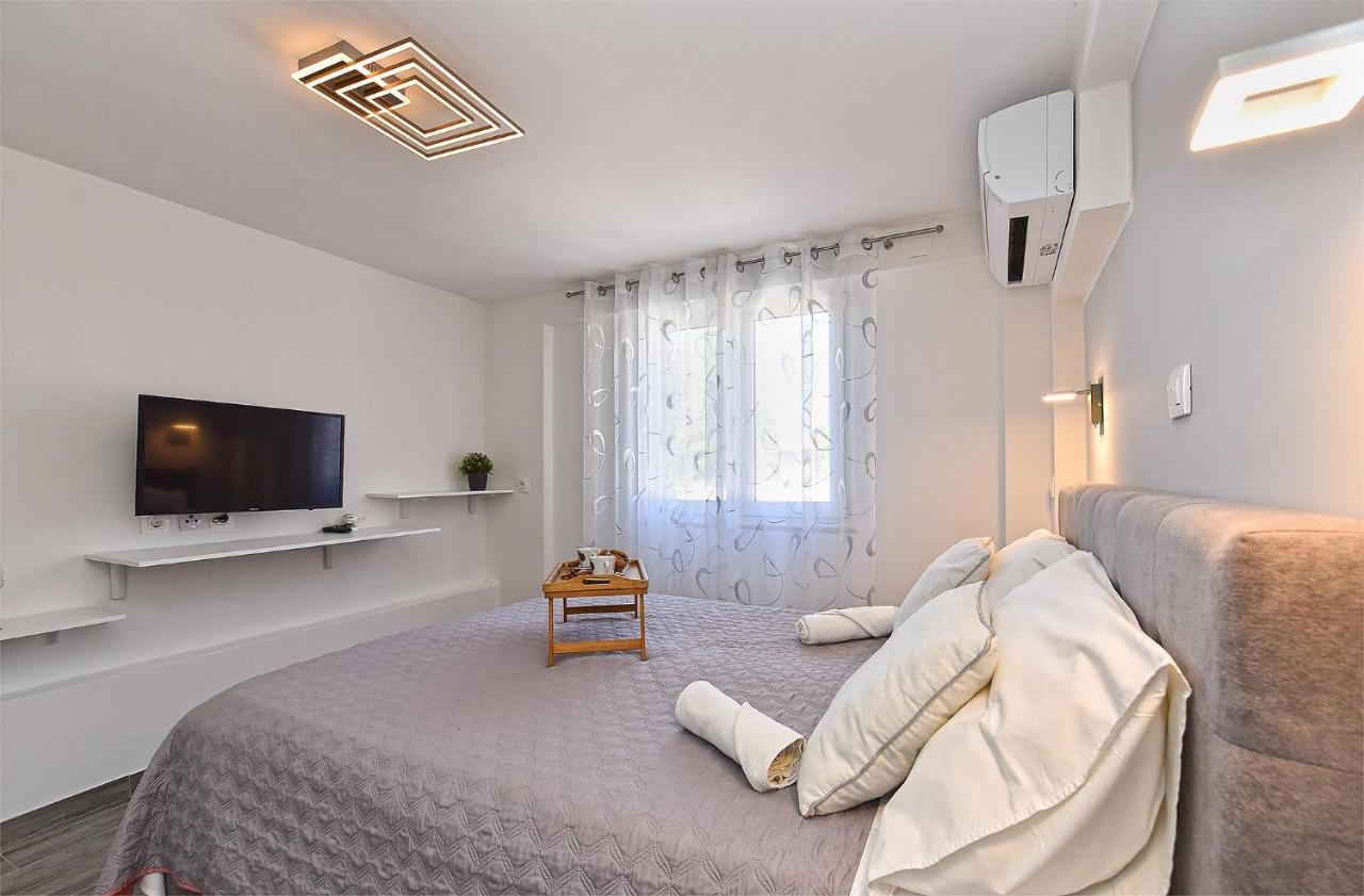 Double Room With Pool 2261 Medulin Exteriér fotografie